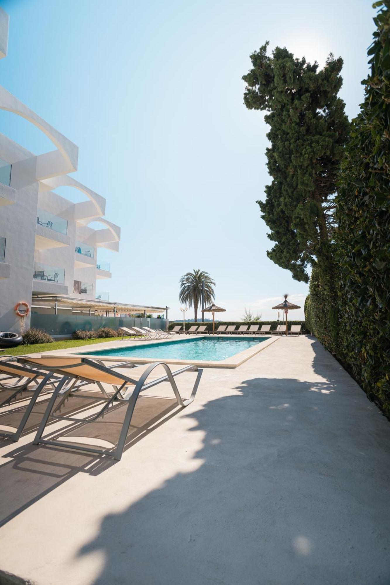 Apartamentos Bellamar Port de Pollença Exteriör bild
