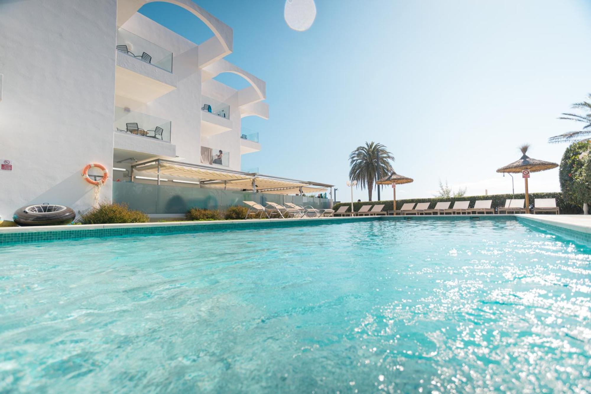 Apartamentos Bellamar Port de Pollença Exteriör bild