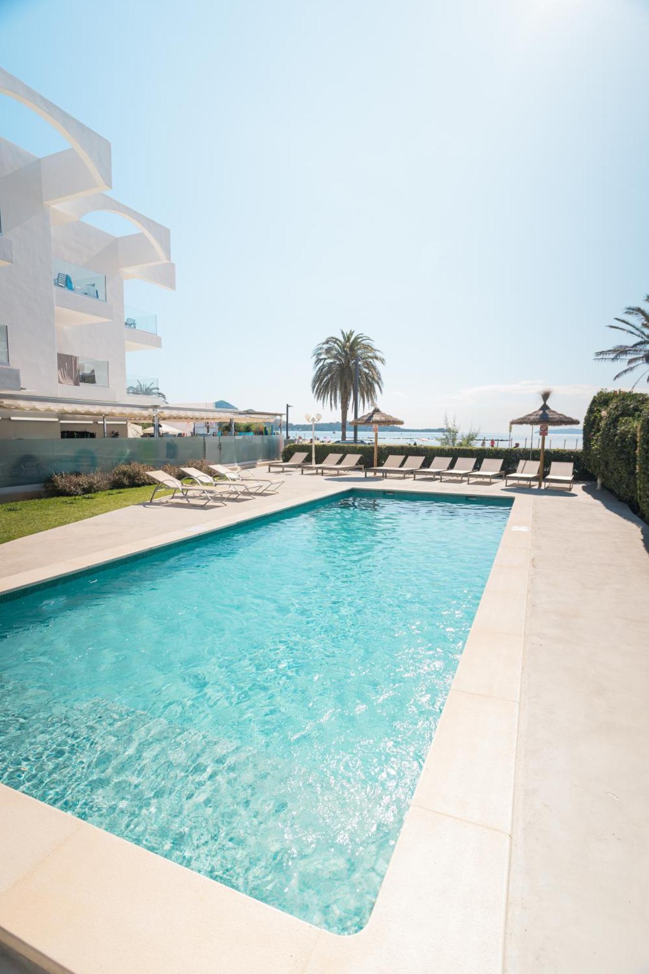 Apartamentos Bellamar Port de Pollença Exteriör bild