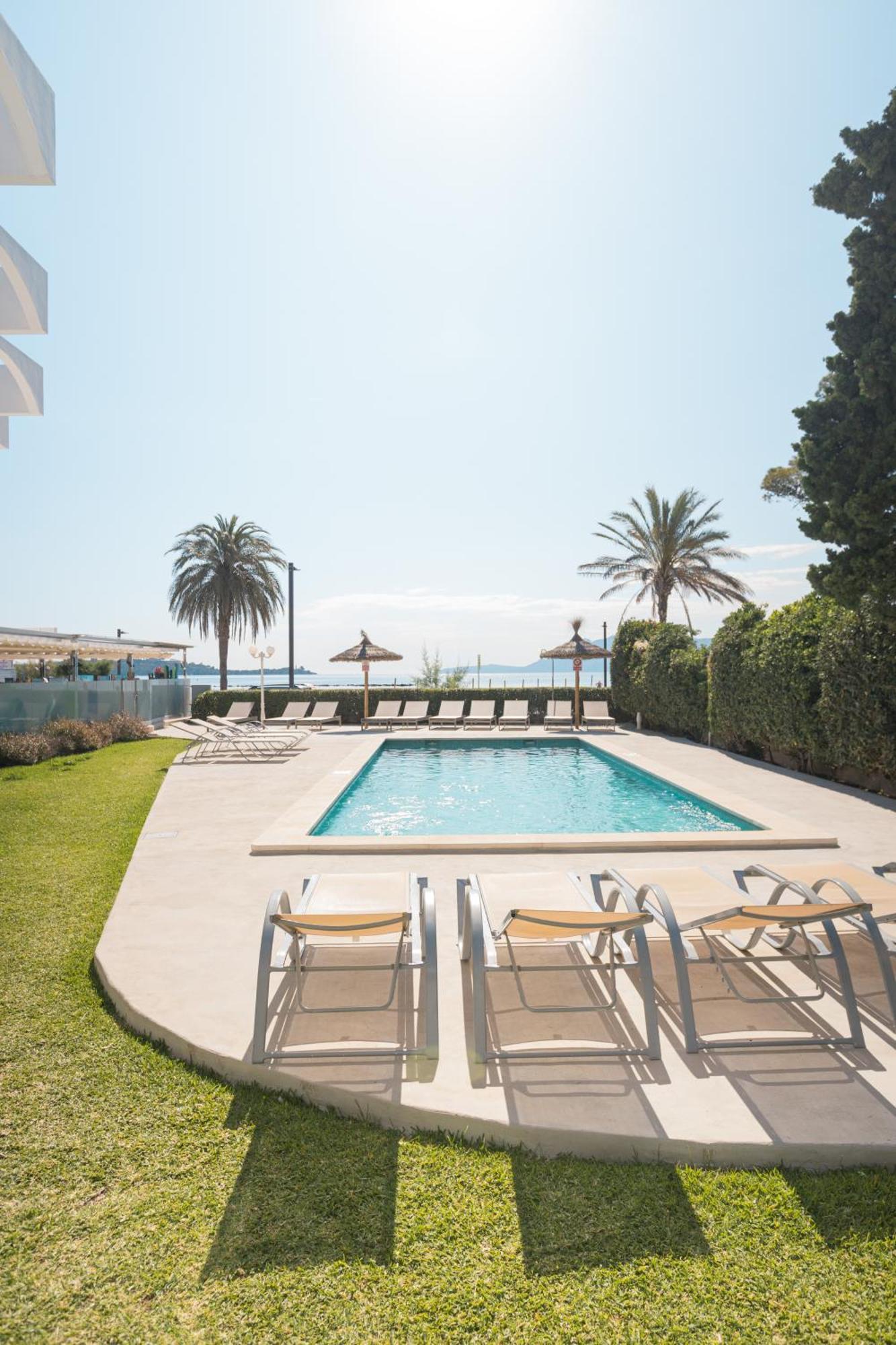 Apartamentos Bellamar Port de Pollença Exteriör bild